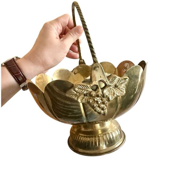 Vintage Brass Fruit Bowl medium gold decor maximalist bold  Victorian Bridgerton - Picture 1 of 5
